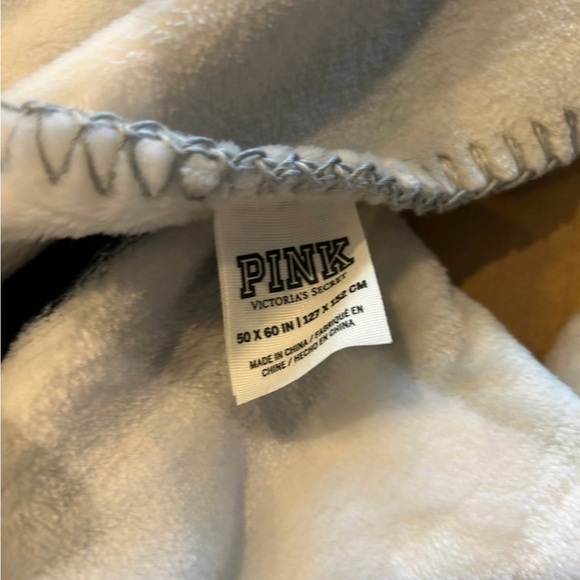 NEW Victoria's Secret PINK Camo Cozy Multi Gray Throw Blanket 50 x 60 - Picture 3 of 9